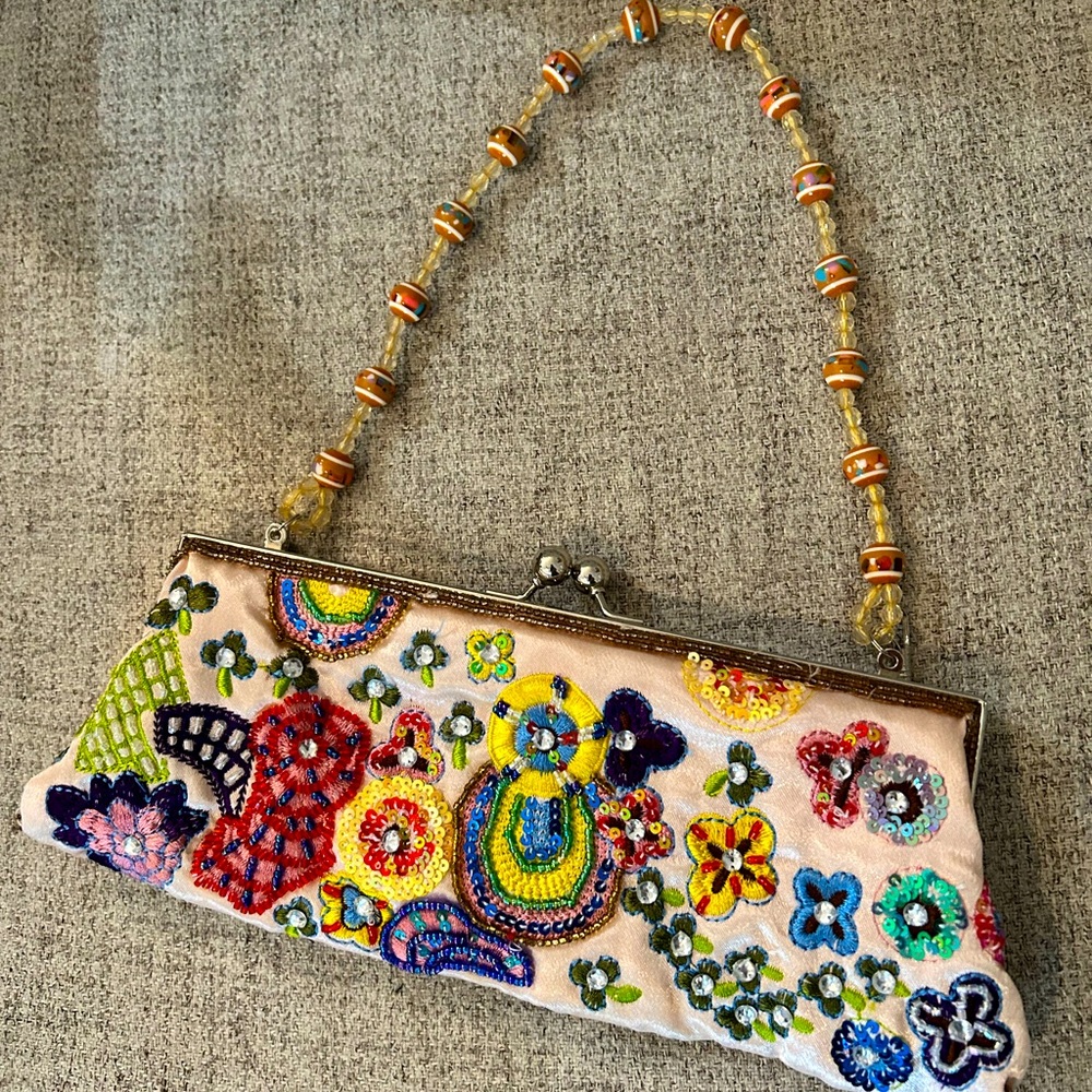 Clutch Embroidered Purse with detachable chain to place over the shoulder.